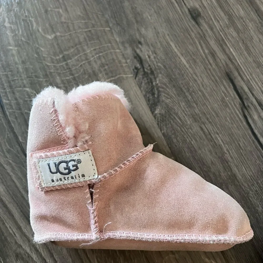 UGG Unisex-Baby Erin Boot size Large infant 18-24 m